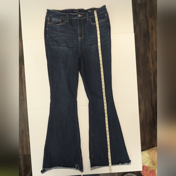 Judy Blue High-Rise Raw Hem Tall Flare Jeans Blue Denim Dark Wash Retro 15/32 - Picture 9 of 15